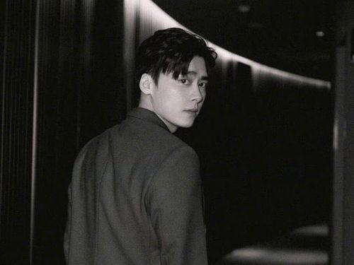 李易峰被人爆料图片视频,真相究竟如何？